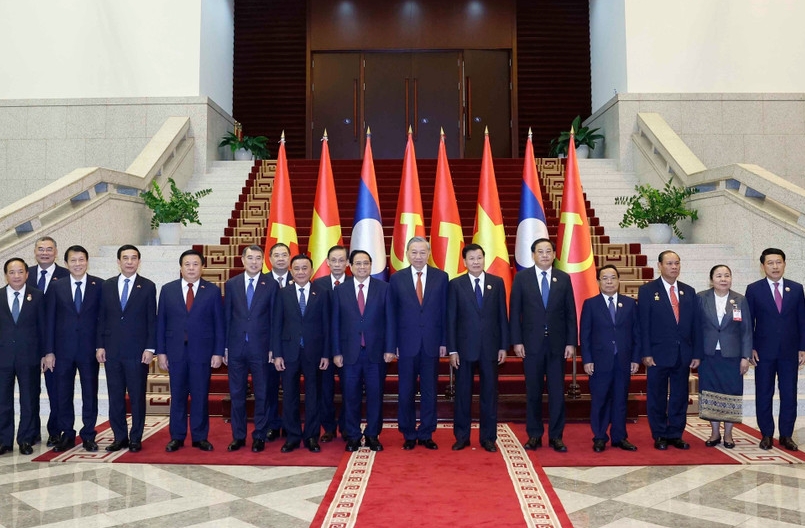 Vietnam, Laos issue joint statement on occasion of Party chief's Laos visit